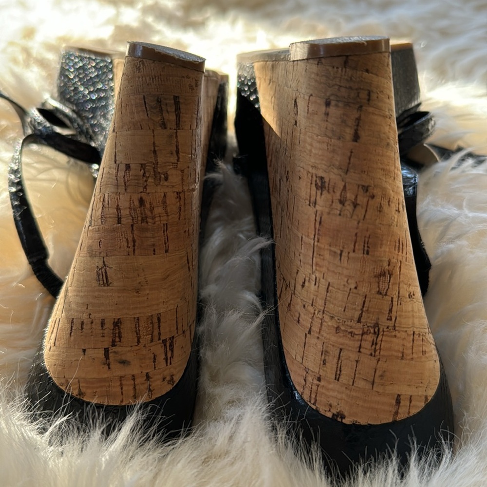 Trendy Platform Roman Wedges size 9 - Picture 6 of 7